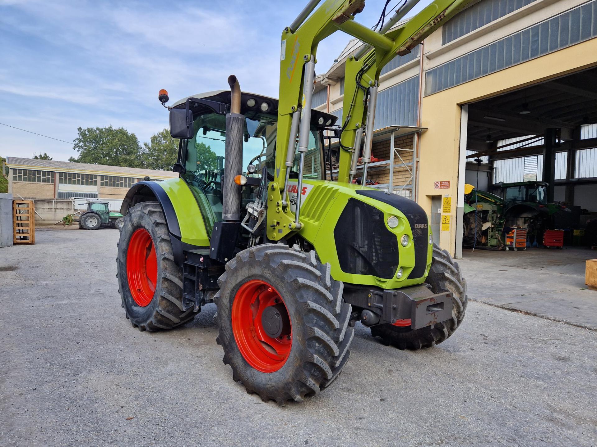 CLAAS ARION 530 