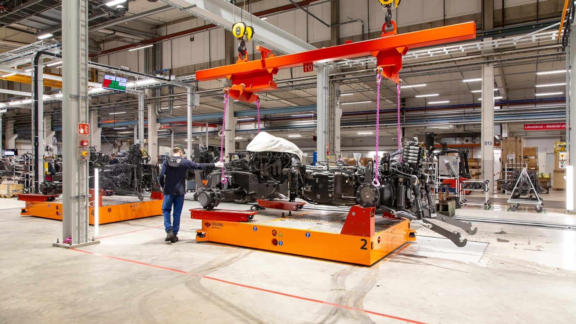 Valtra svela la nuova fabbrica trattori  in Finlandia dopo il recente rinnovo con un inedito reparto di verniciatura